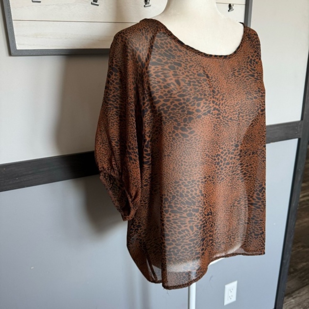 Dolman short sleeve lightweight transparent animal print size Medium